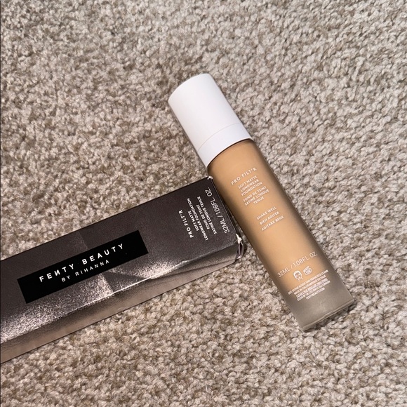 Fenty Beauty Pro Filt'r Soft Matte Longwear Foundation: Color: 255 - Picture 13 of 13